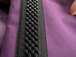 Velcro（通用名）/ Hook-and-Loop Tape。Made in China